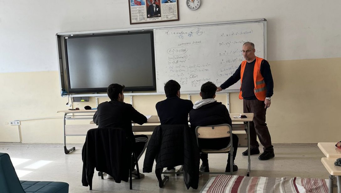 Kahramanmaraş'ta Görevli Öğretmenlerimizden 12. Sınıflara Sınav Hazırlığı